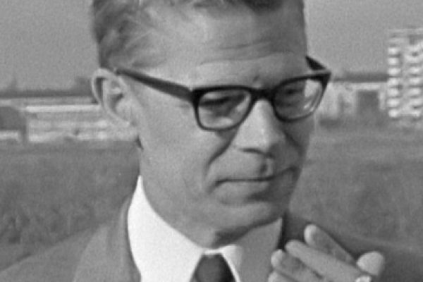 Nieuw cabaret lp's Phonogram uitgebracht in Amsterdam. Vlnr. Drs. P, Jasperina de Jong, Jelle de Vries, Hetty Blok, Albert Mol, Jenny Arean en Peter Aryans 
*5 november 1969