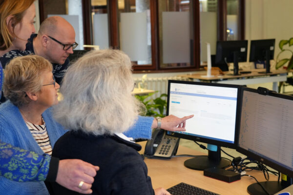 Raadpleging van het nieuwe platform Collection Guides door het projectteam, foto Universitaire Bibliotheken Leiden