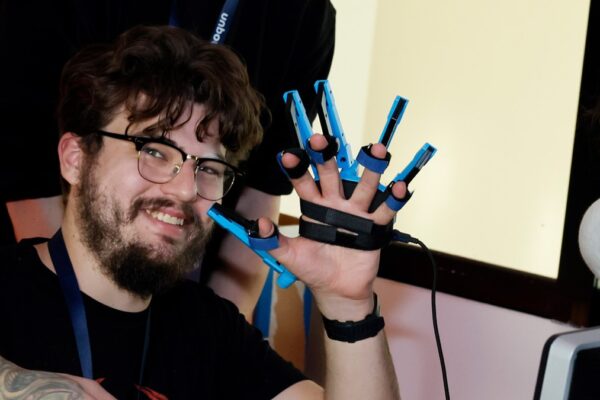 fc2852d3d3f5486cb80361969be4237d